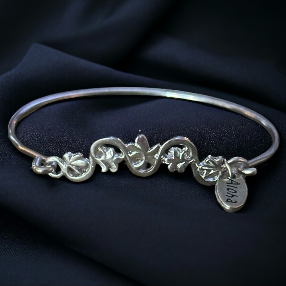 Silver tone floral Hawaii bangle bracelet